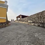 Apartamento en la ciudad amurallada cerca de todo