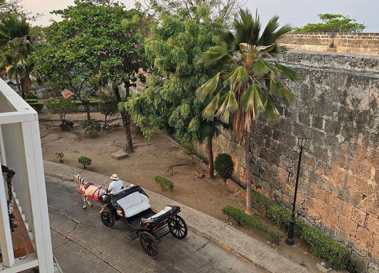 En La Ciudad Amurallada Cerca De Todo Apartamento *
