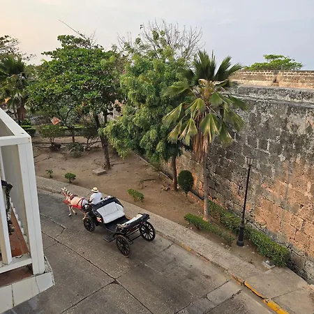 En La Ciudad Amurallada Cerca De Todo Apartamento *